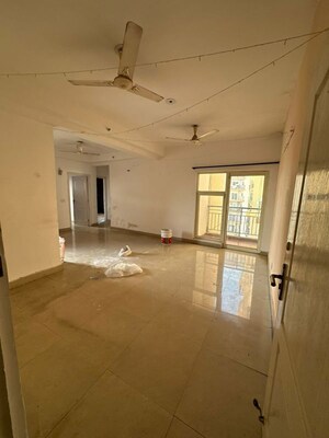 Room in 3 BHK Apartment at Aims Golf City, Sector 75 – for Rent