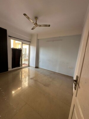 Room in 3 BHK Apartment at Aims Golf City, Sector 75 – for Rent