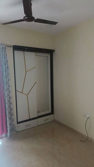 Room in 2 BHK Apartment at Lodha Sterling, Kolshet Road – for Rent