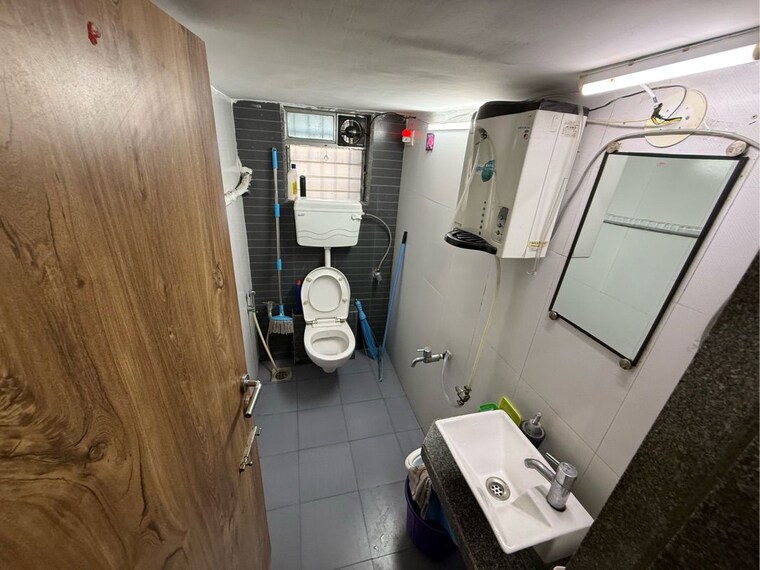 Washroom, jaswanti-allied-business-centre Commercial Office Space 560 Sq.Ft. In Malad West Mumbai 9519751