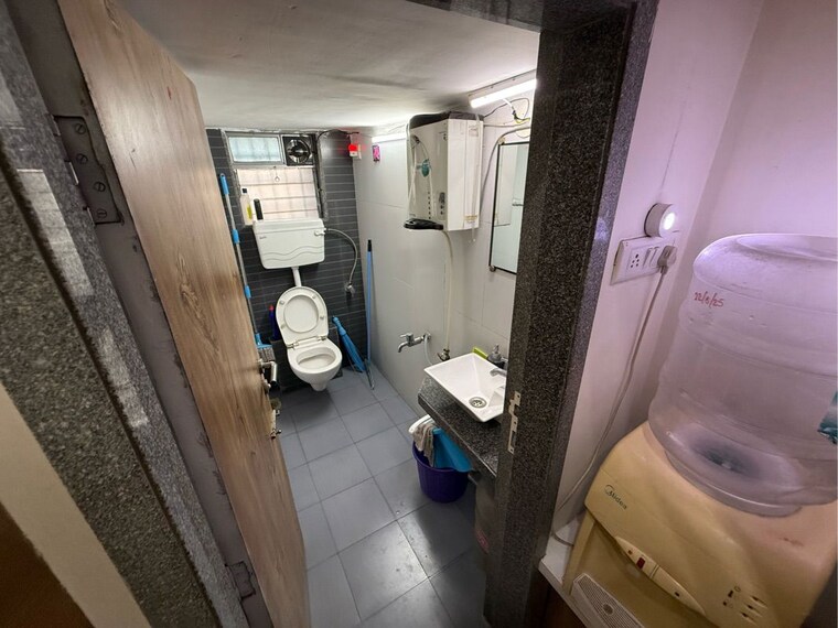 Washroom, jaswanti-allied-business-centre Commercial Office Space 560 Sq.Ft. In Malad West Mumbai 9519751