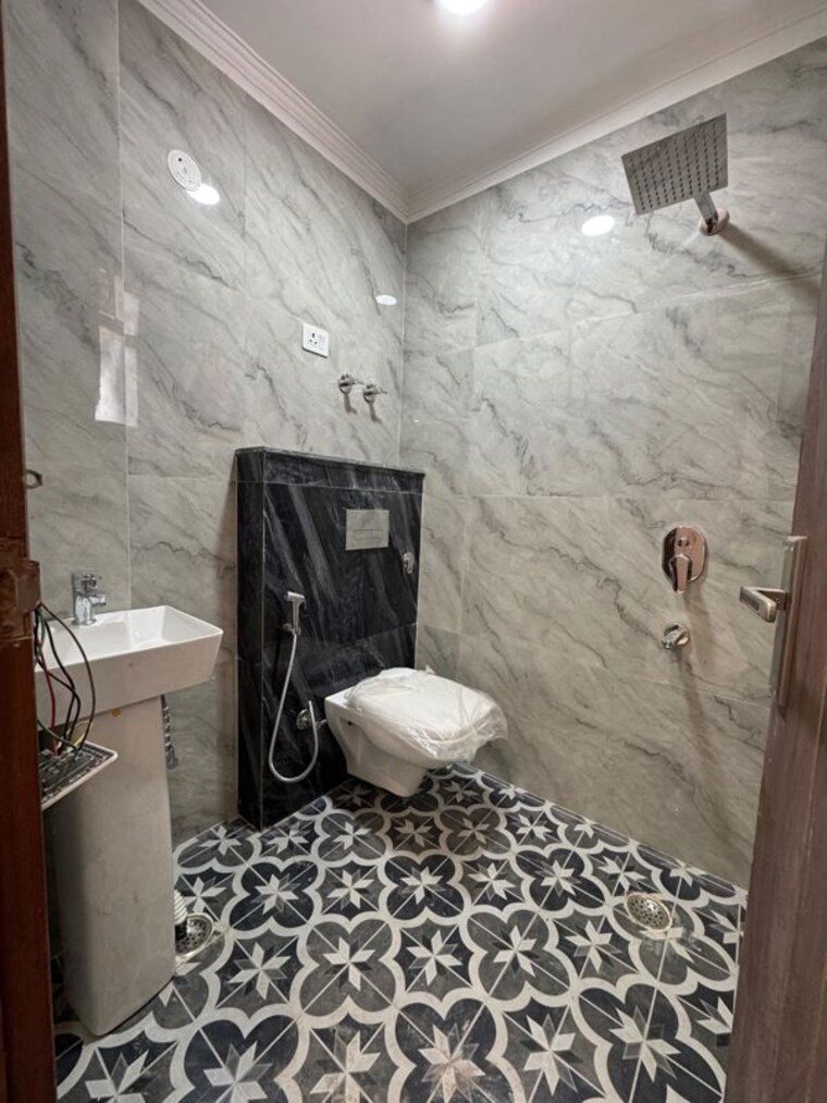 Bathroom, chattarpur 2 Bedroom 1000 Sq.Ft. Builder Floor In Chattarpur Delhi 10261160