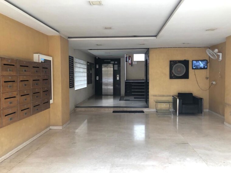  Parking, abhijyot-square Commercial Office Space 1005 Sq.Ft. In Makarba Ahmedabad 10261200