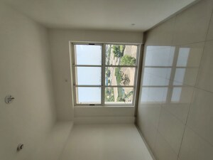 Room in 2 BHK Apartment at Lodha Amara Tower 23, Kolshet Road – for Rent