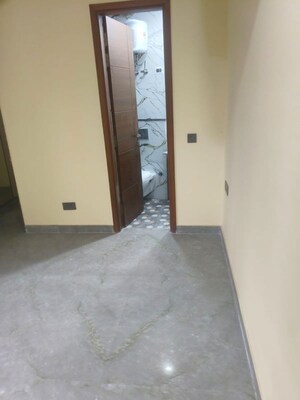 Room in 3 BHK Builder Floor at Chittaranjan Park – for Rent