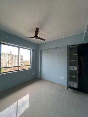 Room in 3 BHK Apartment at Godrej Seven, Joka – for Rent