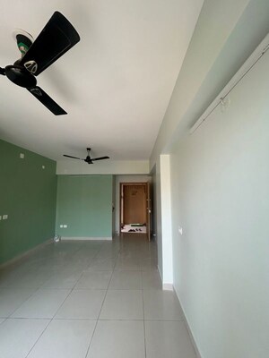 Room in 3 BHK Apartment at Godrej Seven, Joka – for Rent