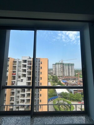 Room in 3 BHK Apartment at Godrej Seven, Joka – for Rent