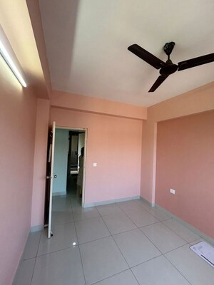 Room in 3 BHK Apartment at Godrej Seven, Joka – for Rent