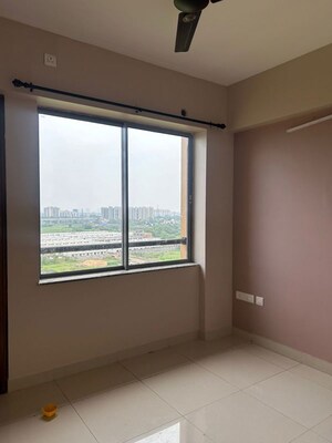 Room in 3 BHK Apartment at Godrej Seven, Joka – for Rent