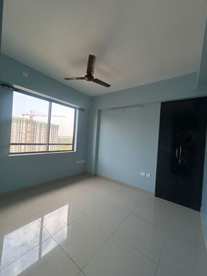 Room in 3 BHK Apartment at Godrej Seven, Joka – for Rent