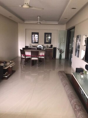 Parking in 3 BHK Apartment at Hill Top CHS, Pali Hill – for Rent