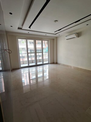 Room in 4 BHK Apartment at Aradhya Homes, Sector 67a – for Rent