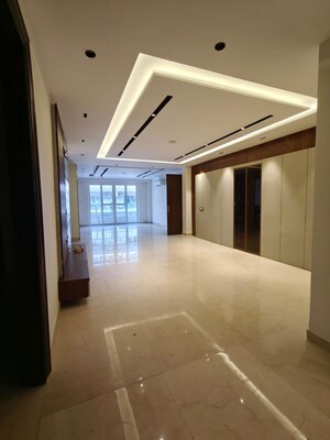 Room in 4 BHK Apartment at Aradhya Homes, Sector 67a – for Rent