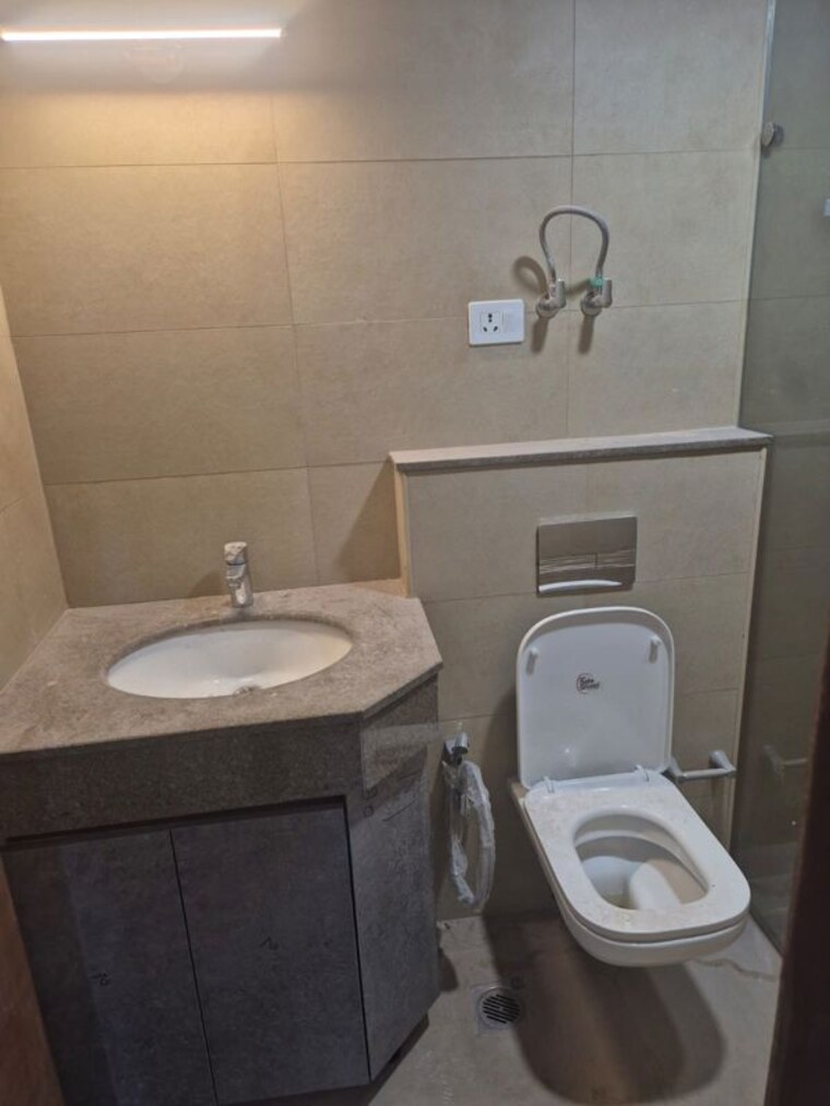 Bathroom, godrej-meridien 3 Bedroom 1855 Sq.Ft. Apartment In Sector 106 Gurgaon 10261401