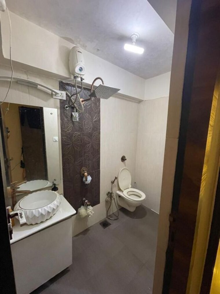 Bathroom, satra-one 2 Bedroom 550 Sq.Ft. Apartment In Goregaon West Mumbai 10261348