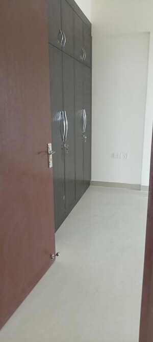 Room in 3 BHK Apartment at Amrapali Heartbeat City, Sector 107 – for Sale