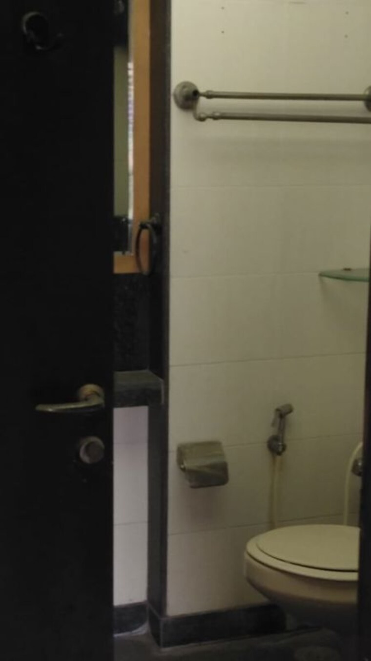 Bathroom, jasani-gyan-ghar 3 Bedroom 2000 Sq.Ft. Apartment In Khar West Mumbai 10261418