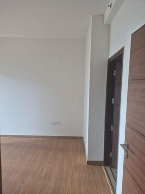 Room in 4 BHK Apartment at Godrej Meridien, Sector 106 – for Rent