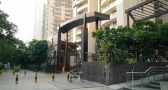 2 BHK + Extra Room Apartment For Sale in Supertech Livingston