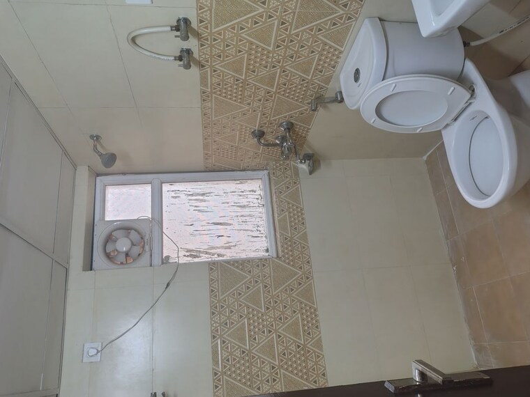 Bathroom, amrapali-leisure-park 3 Bedroom 1145 Sq.Ft. Apartment In Amrapali Leisure Valley Greater Noida 10261453