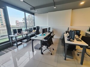  Office Space For Rent in Vastrapur