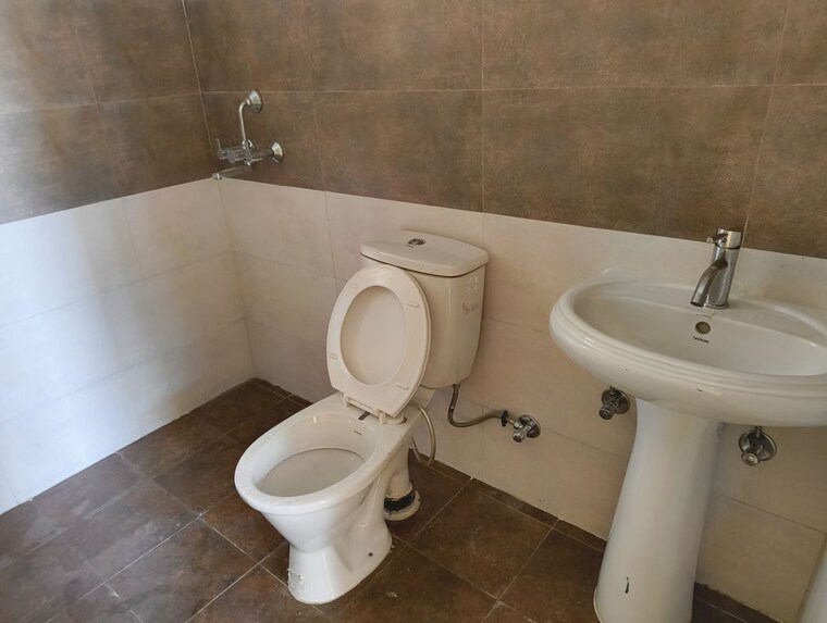 Bathroom, svp-gulmohur-garden 2 Bedroom 1140 Sq.Ft. Apartment In Raj Nagar Extension Ghaziabad 10260712