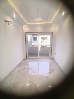 Building Lobby in 2.5 BHK Builder Floor at Godrej Retreat, Sector 83 – for Sale