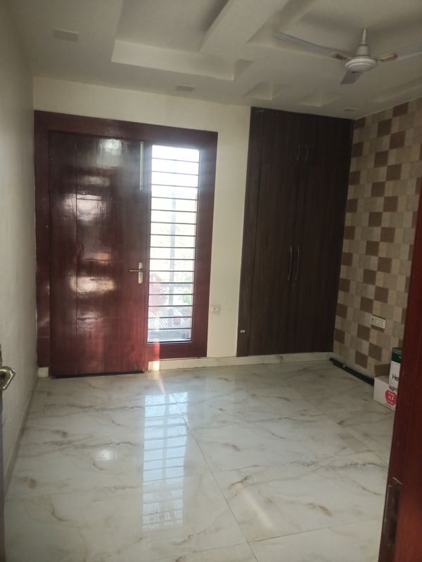 3 BHK + Pooja Room 200 Sq.Yd. Builder Floor in BPTP Parkland