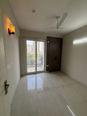 Room in 3 BHK Apartment at Eldeco Live By The Greens, Sector 150 – for Rent