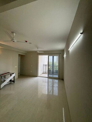 Room in 3 BHK Apartment at Eldeco Live By The Greens, Sector 150 – for Rent