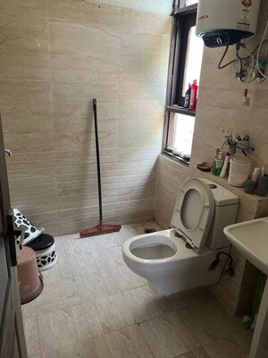 Bathroom in 4 BHK Villa at Panchsheel Green Mart, Sector 16 Greater Noida – for Rent