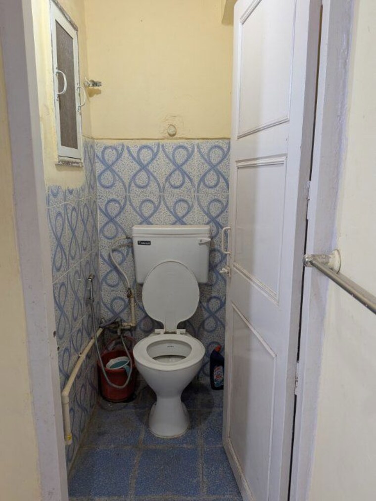 Bathroom, chatrapati-shivaji-raje-complex 1 RK 225 Sq.Ft. Apartment In Kandivali West Mumbai 10146347