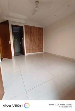 Room in 3 BHK Builder Floor at Jal Vihar Colony, Sector 46 – for Rent