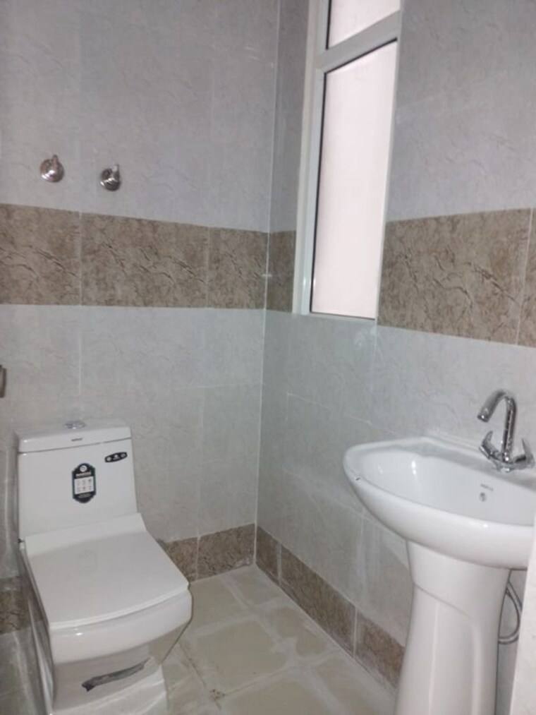 Bathroom, supertech-eco-village-ii 2 Bedroom 1106 Sq.Ft. Apartment In Sector 16b Greater Noida Greater Noida 10261033
