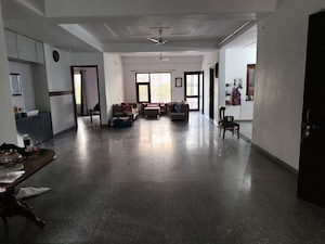 Parking in 6+ BHK Independent House at Sampada Livia, Chi V Greater Noida – for Rent