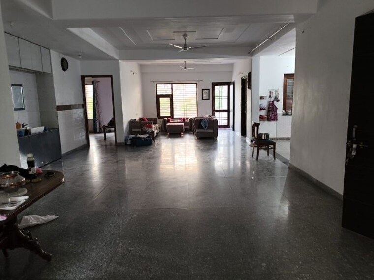  Parking, sampada-livia 6+ Bedroom 500 Sq.Mt. Independent House In Chi V Greater Noida Greater Noida 10261908