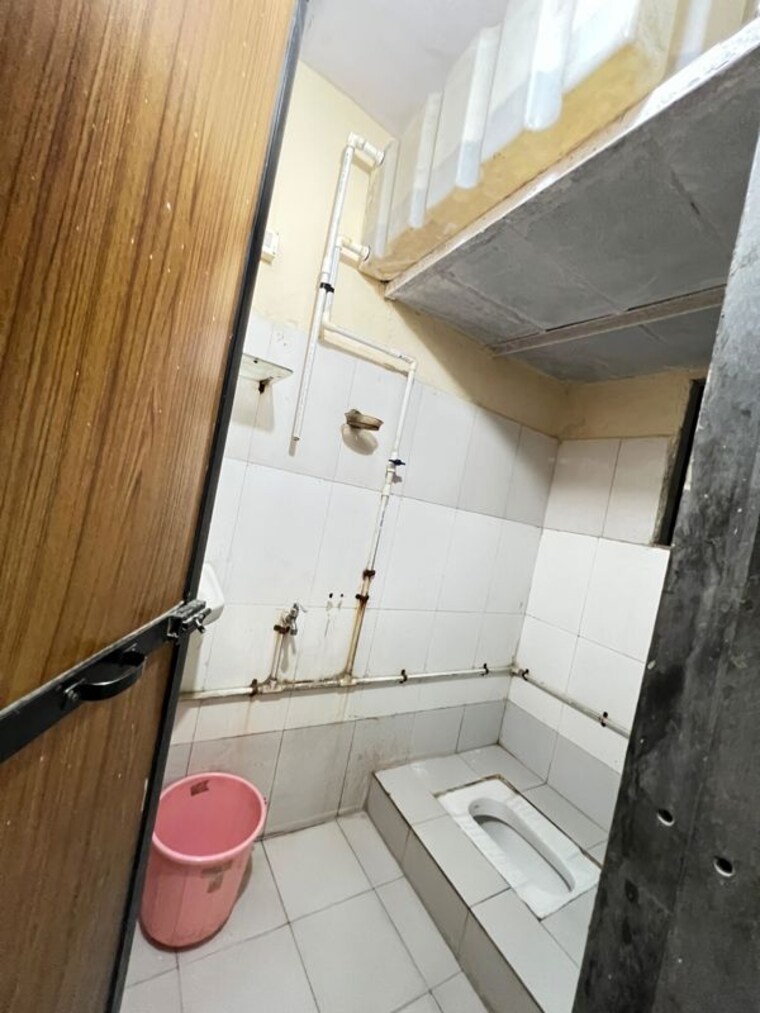 Bathroom, akhil-maharashtra-mathadi-kamgar-society 1 RK 400 Sq.Ft. Apartment In Ghansoli Navi Mumbai 10261971