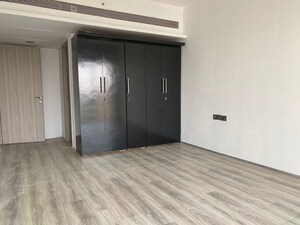 4 BHK Apartment For Rent in Rustomjee Paramount, Khar West