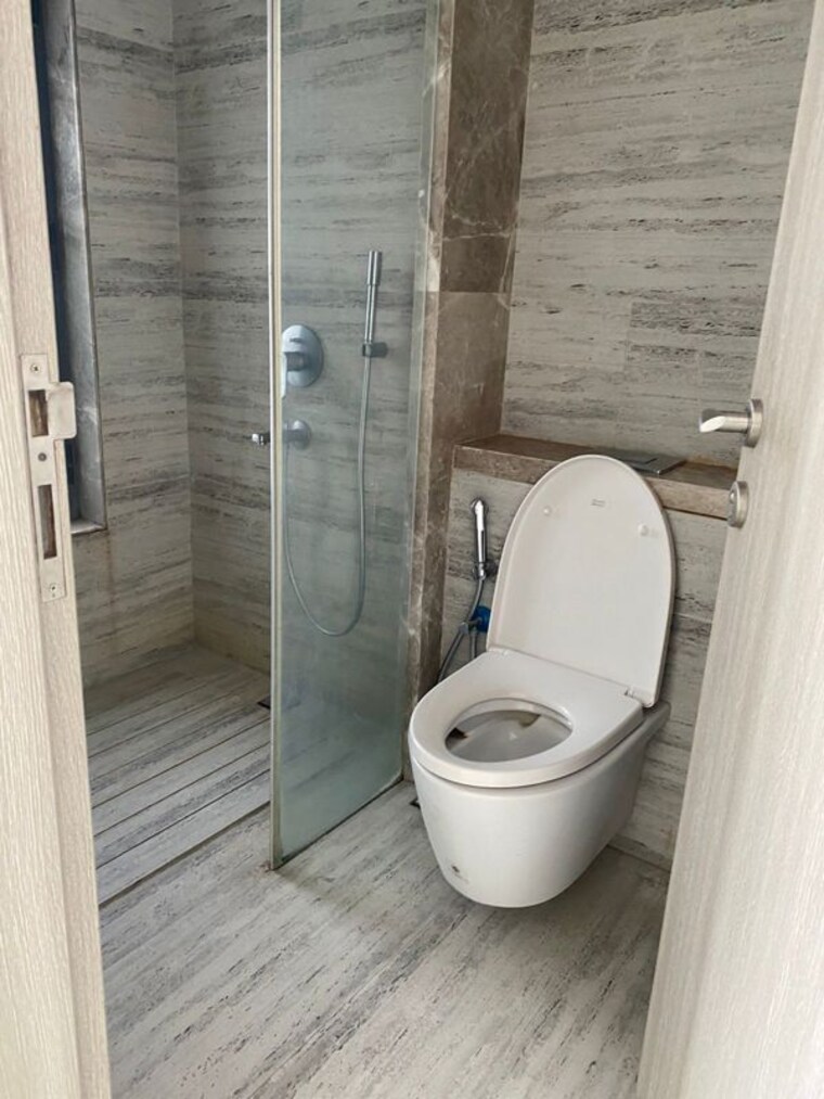 Bathroom, rustomjee-paramount 4 Bedroom 1900 Sq.Ft. Apartment In Khar West Mumbai 10262098