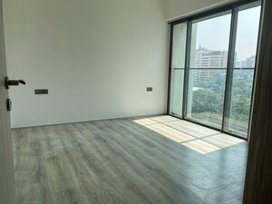 Room in 4 BHK Apartment at Rustomjee Paramount, Khar West – for Rent