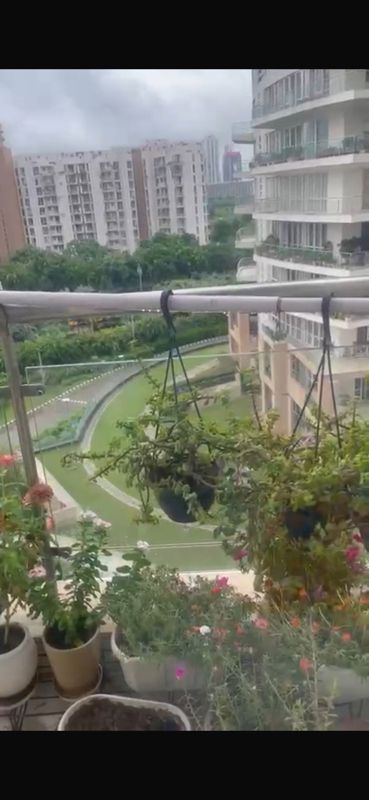 4 BHK + Servant Room Apartment For Sale in Pioneer Park Presidia