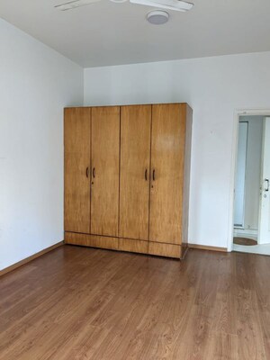 Room in 3 BHK Apartment at Subhangan Apartment, Santacruz West – for Sale