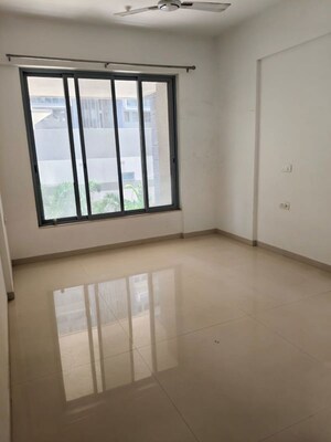 Room in 3 BHK Apartment at Nabar Shankar Heights, Aundh – for Rent
