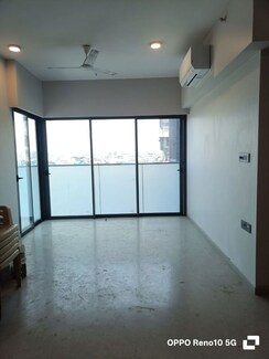 2 BHK Apartment For Sale in Rustomjee Paramount