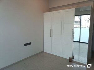 Room in 2 BHK Apartment at Rustomjee Paramount, Khar West – for Sale