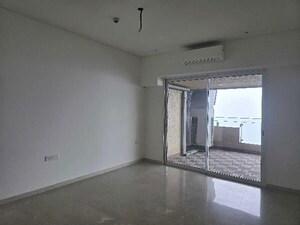 Room in 3 BHK Apartment at Lokhandwala Minerva Mahalaxmi, Mahalaxmi – for Rent