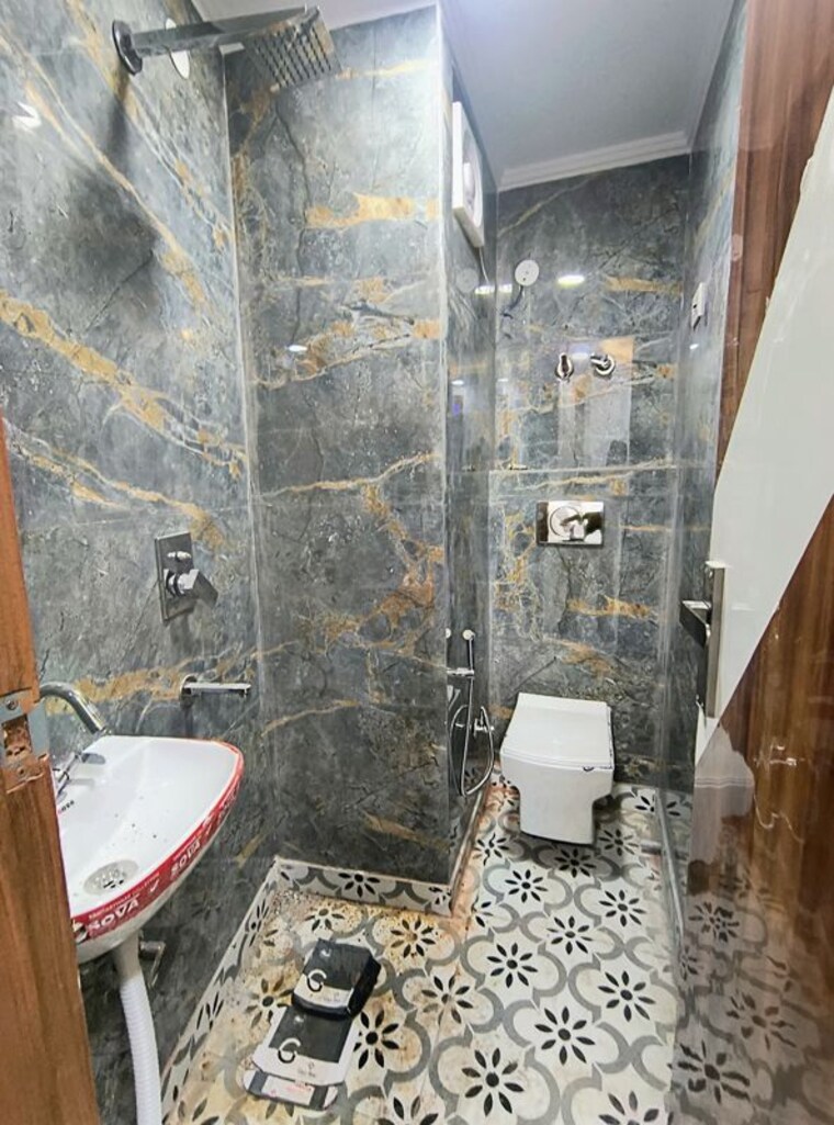 Bathroom, govindpuri 3 Bedroom 900 Sq.Ft. Builder Floor In Govindpuri Delhi 10262268