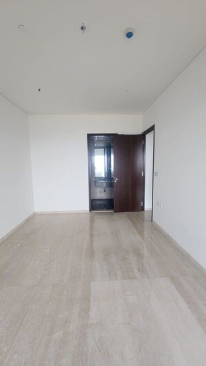 Room in 4 BHK Apartment at Lokhandwala Minerva Mahalaxmi, Mahalaxmi – for Rent