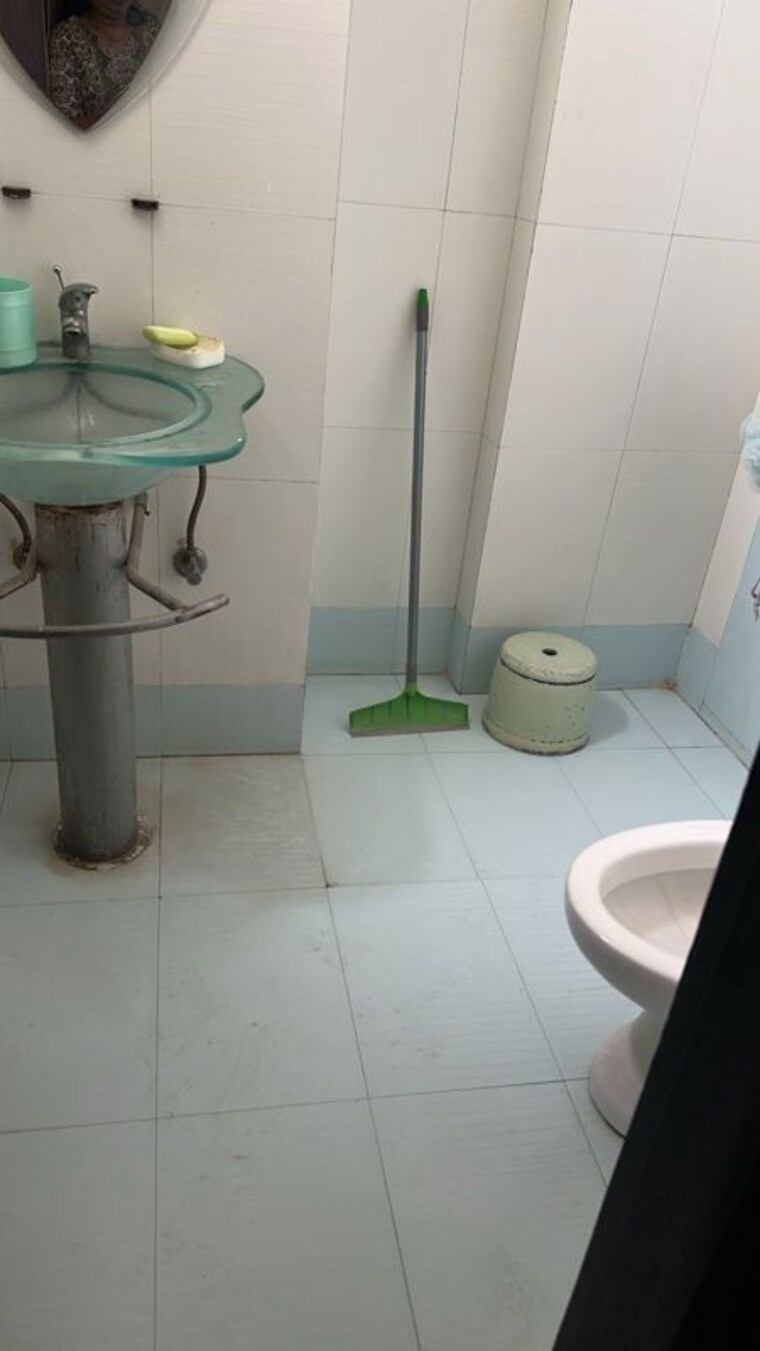 Bathroom, pir machalla 3 Bedroom 1850 Sq.Ft. Apartment In Pir Machalla Zirakpur 10262299